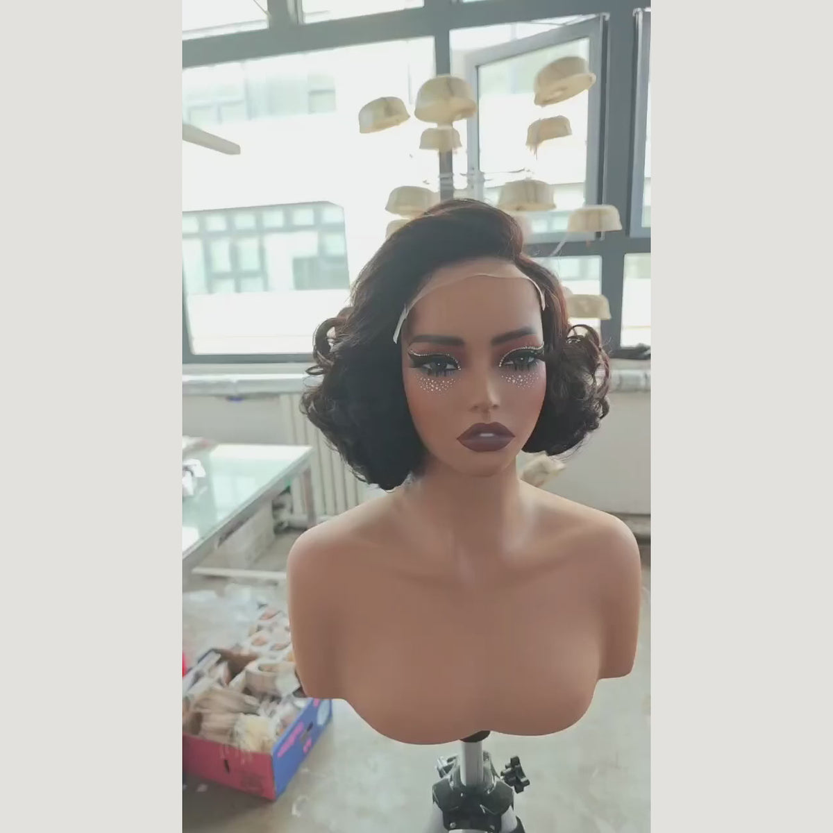 BONANZA short curly bob wig real product video, square presentation